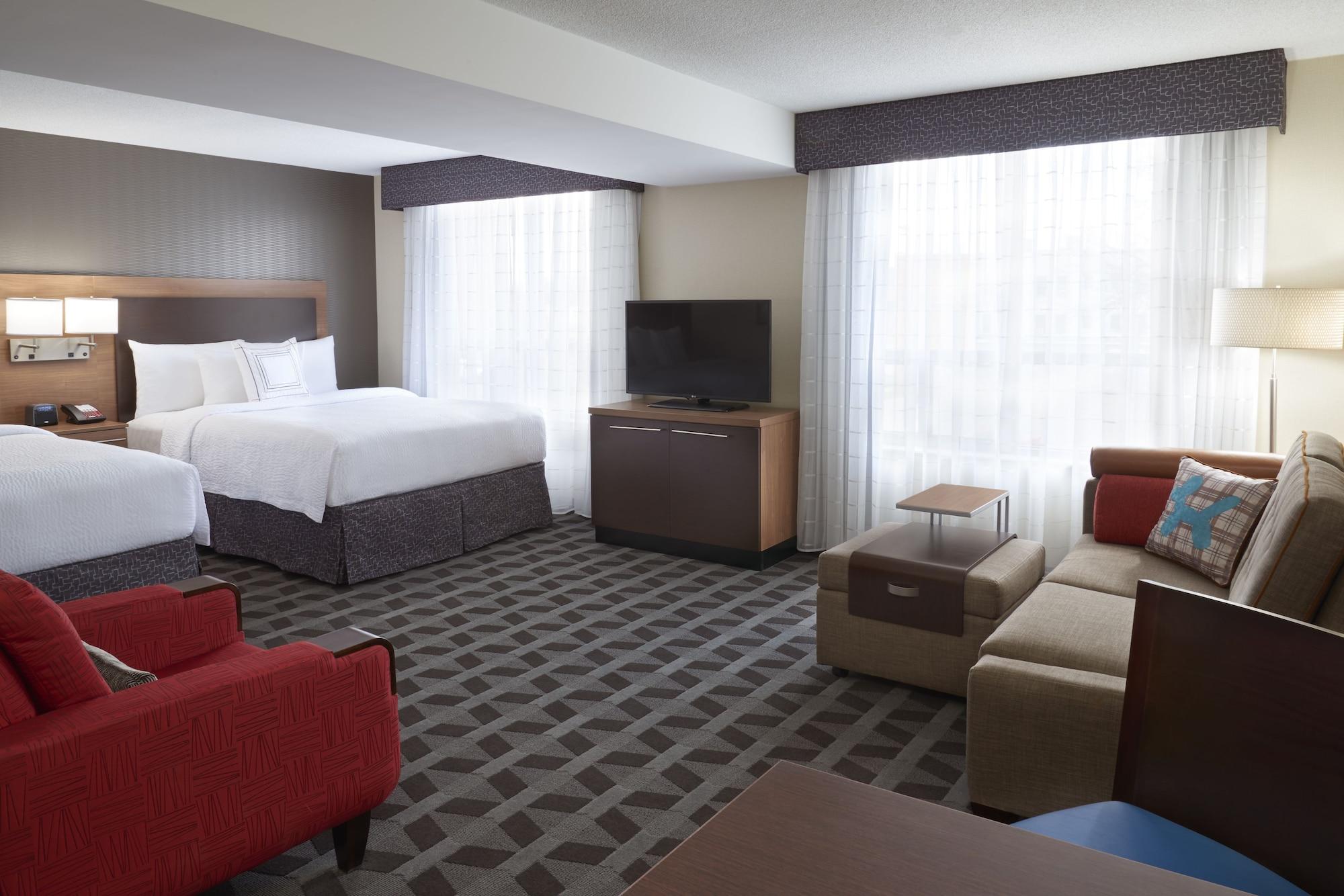 Towneplace Suites By Marriott Уиндзор Екстериор снимка