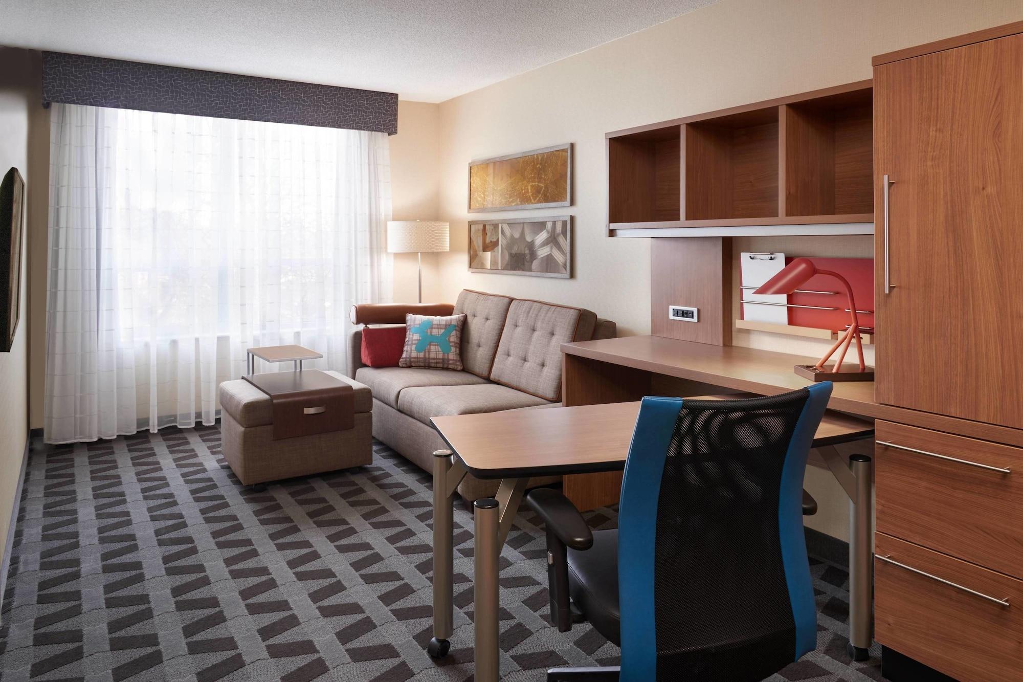 Towneplace Suites By Marriott Уиндзор Екстериор снимка